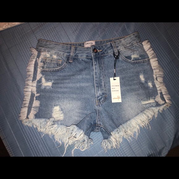 In The Past Tulle Ruffle Denim Shorts - Picture 3 of 8